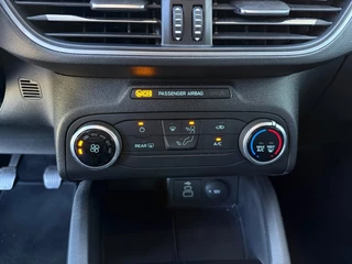 Ford Focus Wagon 1.0 EcoBoost Connected - Navi Carplay Park. sens. voor en achter / 37