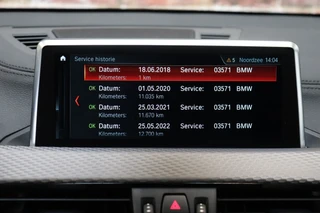 BMW X2 sDrive20i High Executive M Sport Pakket Automaat  / Navigatiesysteem Plus / Leder / Panoramadak / Stoelverwarming / LED / Harman Kardon / 19 Inch / Head-Up Display / Parkeersensoren voor+achter / Climate Control / Shadow Line / 23