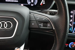 Audi Q3 45 TFSIe 245pk S edition Trekhaak Keyless Stoelverwarming Navigatie Adaptive Cruise S-Line / 21
