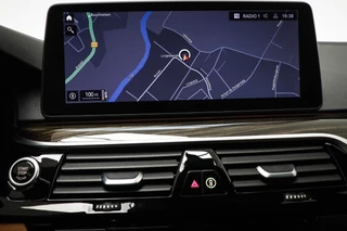 BMW 5-serie Touring 540i xDrive M-Sport | Facelift | PANORAMADAK | 360 CAMERA | TREKHAAK / 49