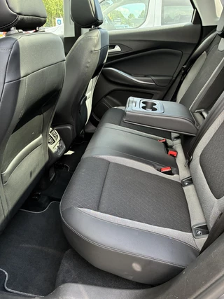Opel Grandland X 130 PK 8-Traps Automaat | Climate control | Panorama dak | Winterpakket | Navigatie | Parkpilot | LM-Velgen | Trekhaak | AGR | Xenon verlichting / 16