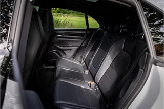 Porsche Macan 4 100 kWh  Pano Luchtvering Sport Chrono Matrix Passenger Display / 25