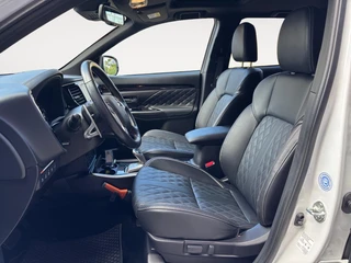 Mitsubishi Outlander 2.4 PHEV Instyle | Trekhaak | Leder | Schuif-kantel dak | Rondom camera | Elektrisch. Achterklep | Stoel en stuurverwarming | Set winterwielen | / 15