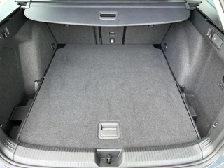 Volkswagen Golf Variant 1.5 eTSI DSG Life Trekhaak | Navi | Adap. Cruise | 4-season | Rijklaar incl. garantie / 24