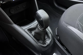 Peugeot 208 1.2 VTi Envy / 25