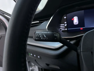 Škoda Octavia Combi 1.0 TSI 110pk Ambition Navigatie Parkeersensoren App-Connect DAB+ / 24