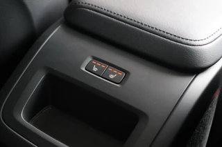 Volvo XC60 T6 Recharge AWD Plus Dark | Longe Range | Stoelverwarming | Parkeercamera | Panoramadak | Pilot Assist  | Leder | Keyless / 25