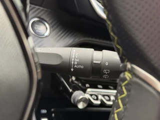 Peugeot e-2008 GT Pack 50 kWh 136PK Automaat Navigatie, Achteruitrijcamera, Keyless, Stoelverwarming, Adaptieve Cruise Control / 24