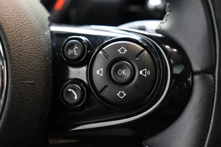 MINI Clubman Cooper Salt Business Automaat  / Navigatiesysteem / Panoramadak / 17 Inch / Apple CarPlay / Chrome Line / Head-Up Display / Climate Control / Bluetooth / Cruise Control / 34