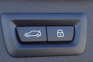 BMW X1 xDrive25e Frozen Grey l Pano l Trekhaak l Harman Kardon l Leder l 360° Camera / 11
