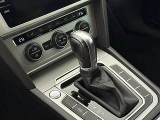 Volkswagen Passat Variant 1.5 TSI Comfortline | Automaat | Adaptive Cruise | Stoelverwarming | CarPlay | Camera | Trekhaak / 19