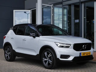 Volvo XC40 1.5 T3 Momentum Business | Zwart dak | Navigatie | Adaptieve Cruise control | Camera | Elektrische achterklep | Elektrisch verstelbare stoelen met geheugen
