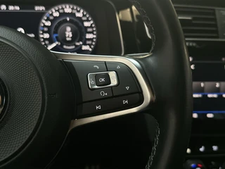 Volkswagen Golf Variant 1.5 TSI 150pk DSG Highline R-Line Stoelverwarming LED Camera Virtual Cockpit / 24