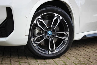 BMW iX1 xDrive30 67 kWh // 99,2% SoH | M-Sport | Panoramadak | Harman Kardon | HUD | 360 CAM | Massage| Elek. + Memory | Sfeerverlichting / 14