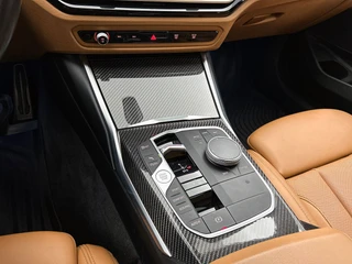 BMW 3-serie 320i M Sport | Schuifdak | Camera | HeadUp Display | Stoelverwarming | Memory Stoelen / 17