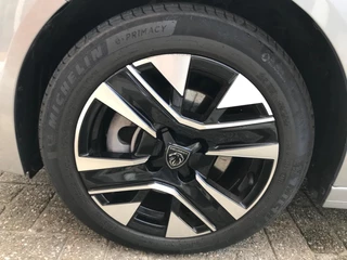 Peugeot 208 Allure PureTech 100pk / 26