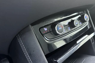 Opel Grandland X 1.6 Turbo Hybrid Business Elegance 225 PK Automaat | Trekhaak | Camera | Keyless | Elektrische achterklep | Climate control | Stoelverwarming | Dakrails / 33