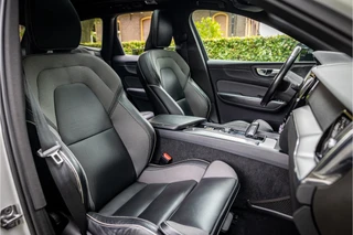 Volvo XC60 2.0 Recharge T8 AWD R-Design  Crystal Parelmoer Harman Kardon Memory Camera / 14
