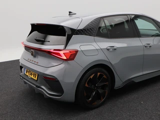 CUPRA Born Performance One 62 kWh 204 Pk | Stoel/Stuurverwarming | Camera | Adaptive Cruise | Navigatie | 18 Inch | 66.591 Km !! / 17