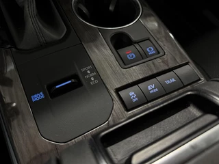 Toyota Highlander 2.5 AWD Hybrid Premium | Navigatie | JBL-Audio | Parkeersensoren | Achterklep Elektrisch | ( Vestiging - Nieuwegein ) / 32