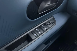 Fiat Grande Panda La Prima 11 kW 44 kWh | Navigatie | Camera | Stoelverwarming | Stuurverwarming | Cruise control | LED verlichting | Lichtmetalen velgen / 28