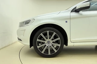 Volvo XC60 2.0 T5 FWD Ocean Race 245pk | Panoramadak | Elektrische stoelen | Verwarmde voorruit | Stoelverwarming | Handsfree kofferklep | Camera | Lederen bekleding | Afneembare trekhaak | 1.600kg trekgewicht | NL auto / 36
