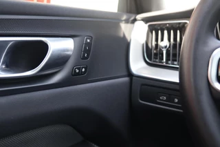Volvo XC60 T6 Recharge AWD Plus Bright | Stoelverwarming | Trekhaak  | Parkeercamera | Panoramadak | Long Range |   Memory Stoelen | Keyless / 32