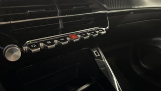 Peugeot 208 1.2 PureTech Active CARPLAY CRUISE. / 37