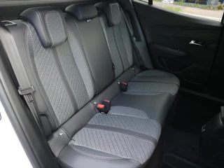 Peugeot 2008 1.2 Hybrid 145 GT / 360 Camera / Navigatie / Voorraad Voordeel / 34