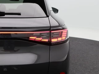 Volkswagen ID.4 First Max 77 kWh | Stoel/Stuurverwarming | Panorama dak | IQ Light | 360 Camera | Adaptive cruise | 21 Inch / 15