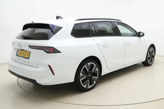 Opel Astra Electric 54 kWh Business Edition | 18" LM-Velgen | Black Pakket | Privat Glass | AGR Stoelen | Camera | Navigatie | Winter pakket | / 2