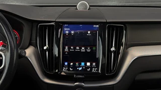 Volvo XC60 2.0 T6 AWD R-Design | Luchtvering | Pano | 360° | B&W | ACC | Memory / 24