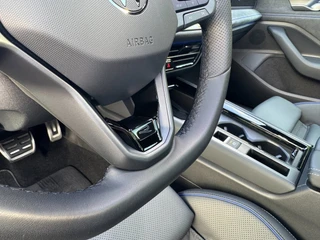 Volkswagen Passat Variant 1.5 eHybrid R-Line Edition 272pk / 5 JR Garantie / Pano / Leer / Trekhaak / H-K / Hud / Keyless / 360 / 27