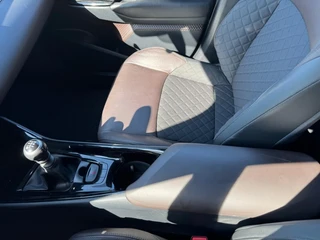 Toyota C-HR 1.2 EXECUTIVE Origineel Nederlands 1e eigenaar ACC Stoelverwarming Navigatie / 28