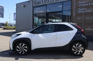 Toyota Aygo X PULSE NL-AUTO 1E EIGENAAR CLIMA NAVI APPLE/ANDROID LM-VELGEN ALL-SEASON PRIVACY-GLASS / 2