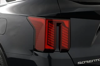 Kia Sorento 1.6 T-GDi Plug-in Hybrid 4WD ExecutiveLine 7p Nieuw en Direct leverbaar! - - Stoel/Stuurverwarming - 1700kg trekgewicht - Apple Carplay - Android Auto - Panorama Dak - - Fabrieksgarantie tot 2033 / 55