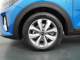 Kia Stonic 1.0 T-GDi MHEV DynamicPlusLine  - Apple Carplay/Android Auto - Cruise Control - Climate Control - Navigatie - Stuur/Stoel Verwarming - 7 Jaar of 150.000km Fabrieksgarantie / 17