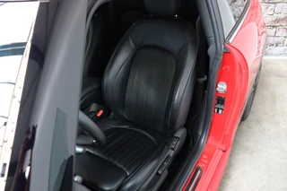 MINI Cooper Hatchback Chili Serious Business 3 deurs / Navigatiesysteem / Leder / John Cooper Works Exterieurpakket / Lichtpakket / Extra Getint Glas / Climate Control / Parkeersensoren / LED / Bluetooth / Cruise Control / Sportstoelen / 17 Inch / 14