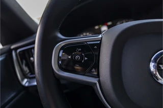 Volvo V60 2.0 B4 Momentum Business  | Pano | Harman Kardon | / 36