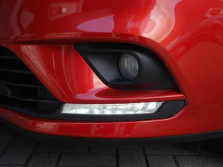 Renault Clio Estate 0.9 TCe Limited 90pk | Navigatie | Trekhaak | Airco | Cruise Control | Parkeerhulp achter | Extra getint glas | Lichtmetalen velgen / 36