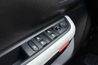 Citroen Ë-C3 Max 113pk 44 kWh | Navigatie | Climate Control | Camera | Apple Carplay - Android Auto | Lichtmetalen Velgen | Dakrails / 19