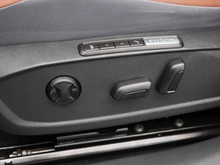 Volkswagen ID.4 First Max 77 kWh | Stoel/Stuurverwarming | Panorama dak | IQ Light | 360 Camera | Adaptive cruise | 21 Inch / 21