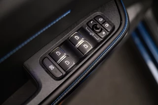 Lynk & Co 01 1.5 261PK Plug-in Hybrid *Zwarte Hemel* 360 Camera Pano/dak Apple/Carplay Adaptive/Cruise / 54