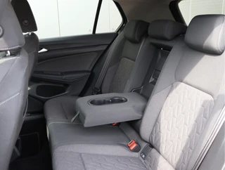 Volkswagen Golf 1.5 eTSI Life Edition  | Facelift | Head-up | Winter pakket / 21