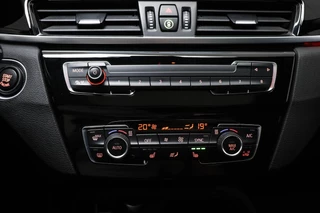 BMW X1 xDrive20i High Executive | PANORAMADAK | HEAD UP | STOELVERWARMING | TREKHAAK / 43
