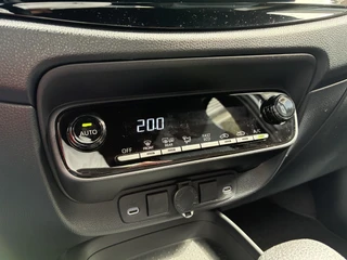 Toyota Aygo X HYBRID 115 PLAY NIEUW & DIRECT LEVERBAAR!!! APPLE/ANDROID CLIMA AD-CRUISE CAMERA 17" LM-VELGEN / 23