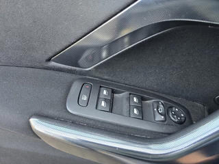 Peugeot 2008 1.2 PureTech Allure Pano Navi / 21