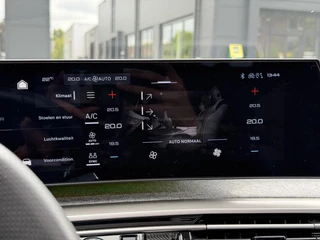 Peugeot e-3008 Launch Edition Dual Motor 73 kWh 325PK Automaat Navigatie, Rondomzichtcamera, Keyless, Panoramadak, Stoel & Stuurwielverwarming, Apple Carplay, Android Auto / 34