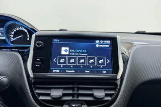 Peugeot 2008 1.2 PureTech Allure | Navigatie | Climate Control | Cruise Control | Camera | Lichtmetalen Velgen | Parkeersensoren Achter / 27