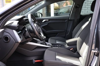 Audi A3 Sportback 35 TFSI S edition 150PK Nieuw model App-connect Trekhaak Navigatie PDC / 24
